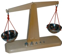 Balkenwaage mit Gewichten (5-100 g)