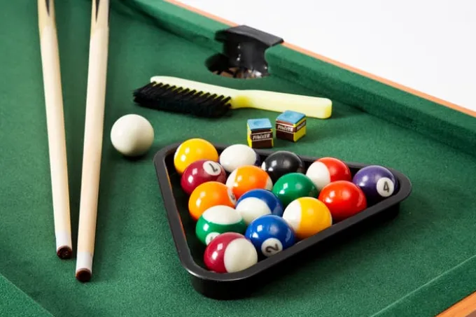 Billiardtisch - Mini (zufällige Farbe, 1 Stk)
