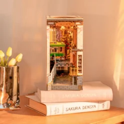 Book Nook Bausatz – Sakura Densya