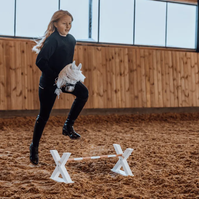 byASTRUP Steckenpferd – Weiß „Sigrid“