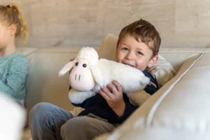 Familienkuscheltier – Schafmama mit Lämmern