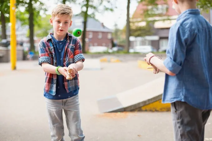 Geschicklichkeitsspiel Kendama