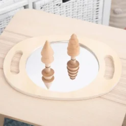 Handgehaltener Spiegel aus Holz
