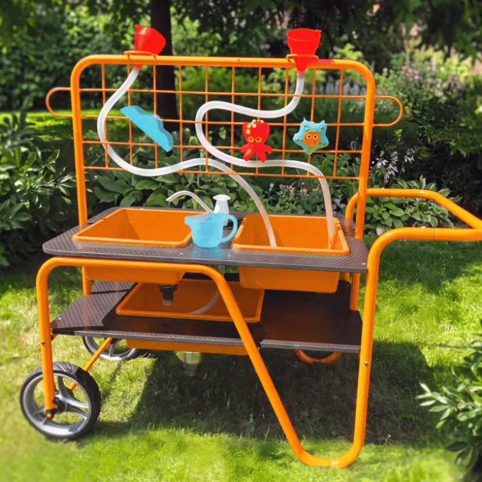 Mobiler Gartenspieltisch - Wasser & Sand