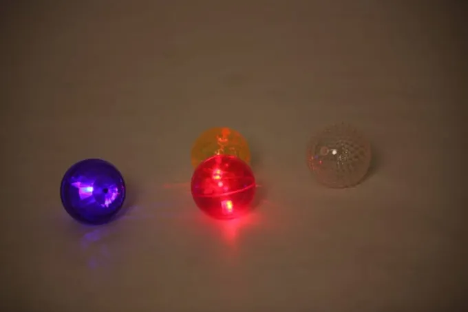 Sensorische Bälle mit LED-Licht, 4 Stk.
