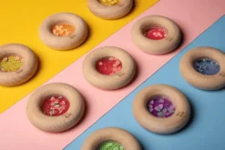 Sensorischer Donut, 7 cm - Aubergine