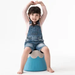 Sitzhocker mit Vulkan für Kinder