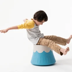 Sitzhocker mit Vulkan für Kinder