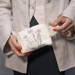 Sticke deine eigene Make-up-Tasche