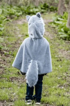 Wolf mit Pfoten (18-36 Monate)