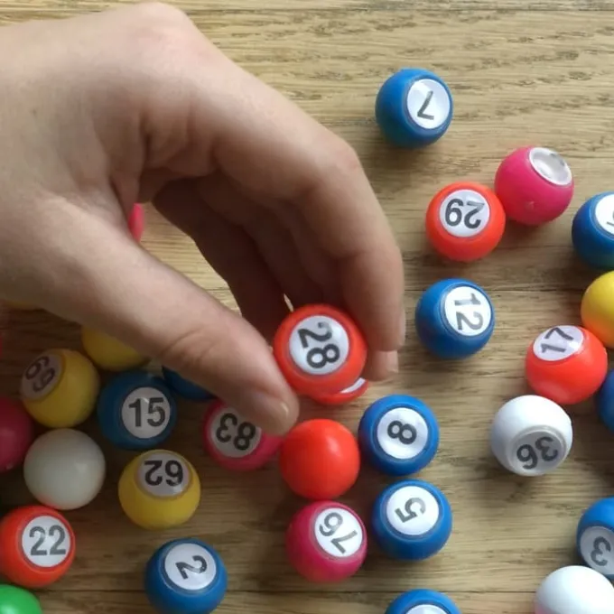 Zahlenlotto Zubehör - Kugeln mit Zahlen, 90 Stk.